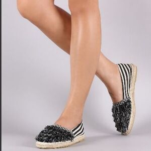 Qupid Sora Blk & Wht Tassel Espadrille  sz 7